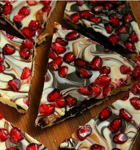 دسر شکلاتی یلدایی