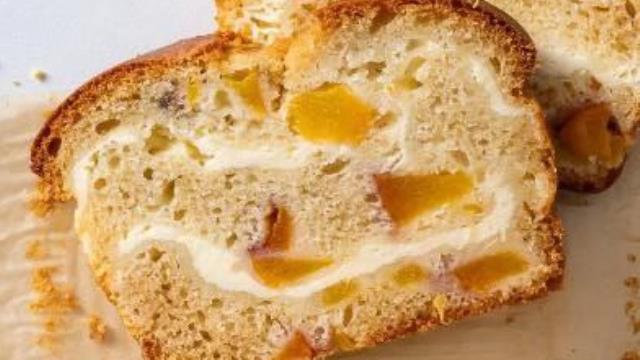 کیک هلو با لایه پنیری