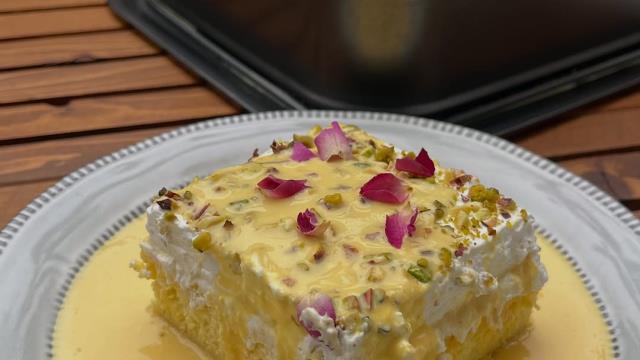 کیک سه شیر زعفرانی