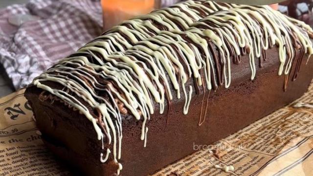کیک شکلاتی با سس چری