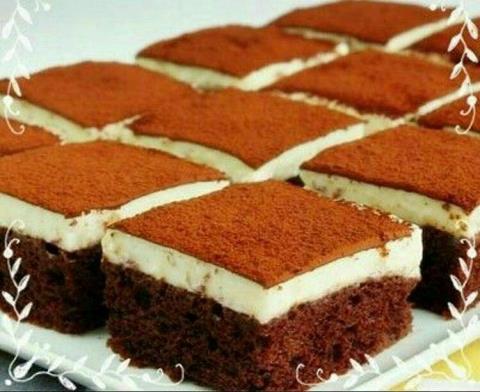 کیک خیس کرمدار