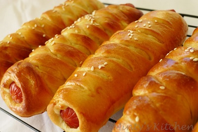 طرز تهیه رولت نان با مغز سوسیس، شکیل و لذیذ