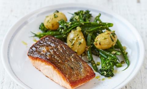 سالمون با سبزیجات و سس پستو