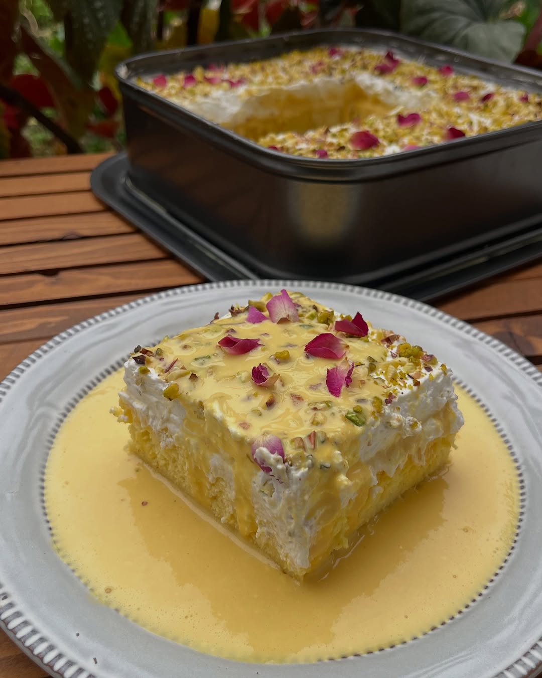 کیک سه شیر زعفرانی