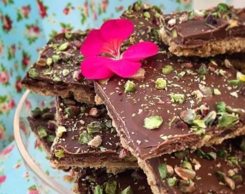 اسلایس شکلات و پسته