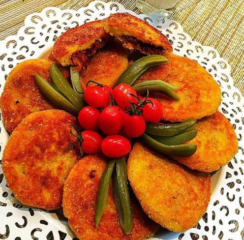 کلوچه سیب زمینی با مغز گوشت و گردو
