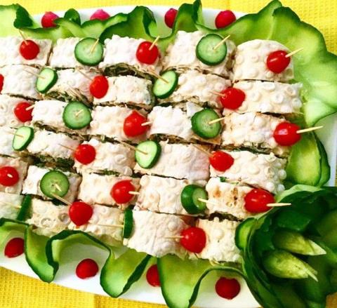 رول نان و پنیر و سبزی و گردو