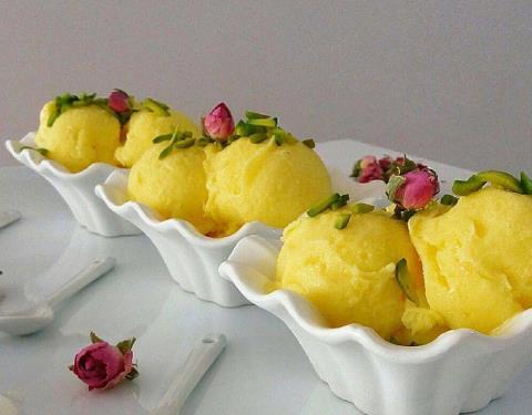 بستنی سنتی زعفرانی