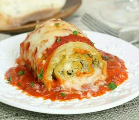 رول لازانیا با سس گوجه