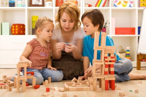 چگونه به کودک بیاموزیم خودش را سرگرم کند؟