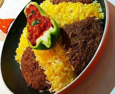 خوراک کباب تابه ای و سس تند گوجه و فلفل 