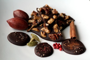 شکلات آجیلی 
