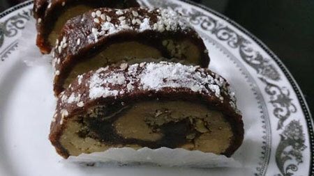 رولت خرما و گردو