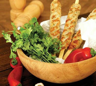 کباب کوبیده مرغ با سس هندی