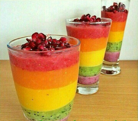 لیوان میوه تابستانی