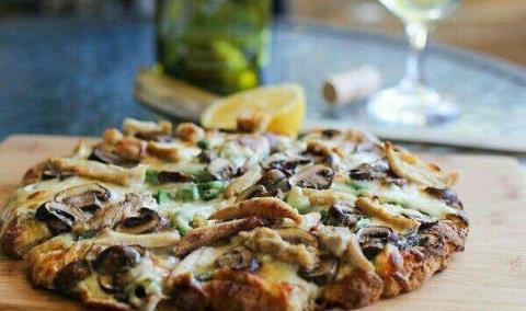 پیتزا مرغ و قارچ