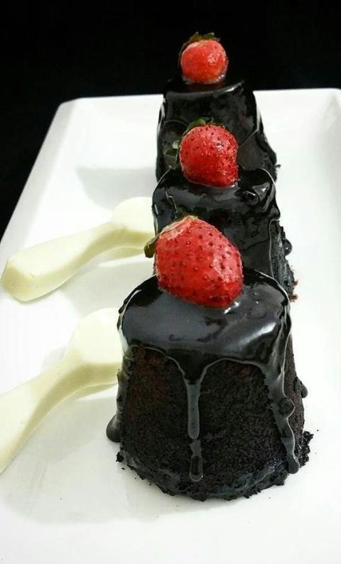 کیک شکلاتی بی بی