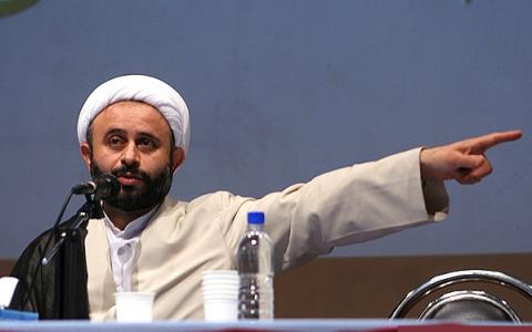 نقویان در یزد: خواندن دعای فرج در سازمان ملل، کلاهبرداری دینی بود
