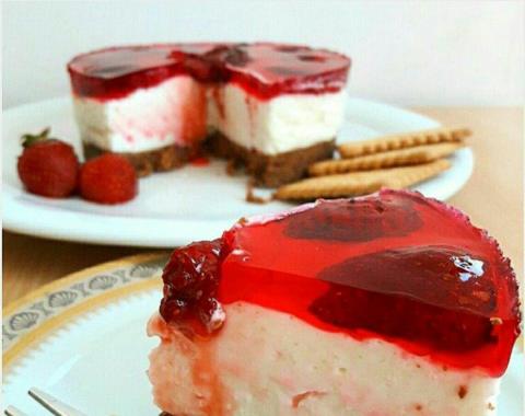 چیز کیک توت فرنگی