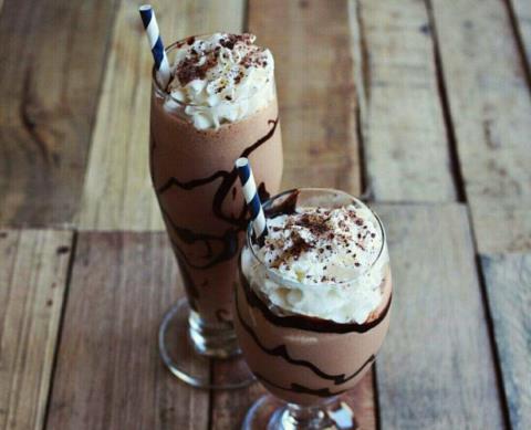 میلک شیک شکلاتی